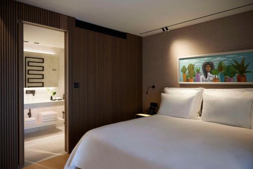 Tempat tidur dalam kamar di Dusit Suites Athens