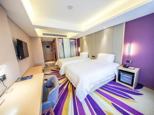 Lavande Hotel·Wuhan Qingshan Zhongyuan Plaza tesisinde bir televizyon ve/veya eğlence merkezi