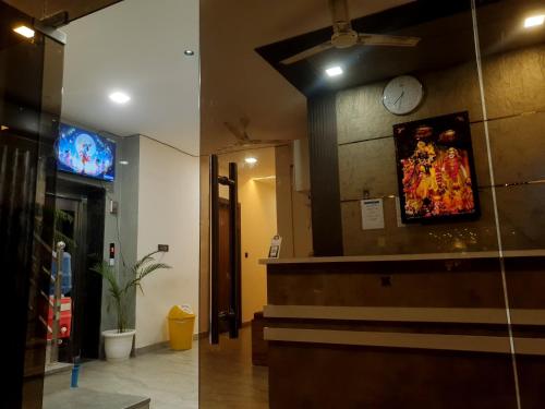 תמונה מהגלריה של Hotel Kingston Vrindavan Near Prem Mandir and Bihari Ji Mandir בורינדוואן