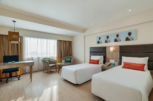 Krevet ili kreveti u jedinici u okviru objekta Hotel Pacefiic Suites Near Delhi Airport