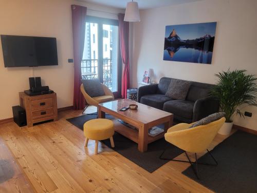 Prostor za sedenje u objektu 4-star apartments in Chamonix centre with free private parking