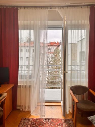 a room with a window with a view of a building at 20 Wojskowy Szpital Uzdrowiskowo-Rehabilitacyjny w Krynicy -Zdroju in Krynica Zdrój