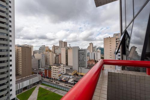 desde el balcón de un edificio con vistas a la ciudad en Metropolitan Flats, en Curitiba