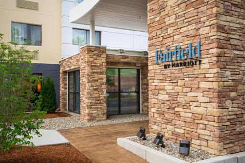 ミドルバラにあるFairfield by Marriott Inn & Suites Raynham Middleborough/Plymouthの煉瓦造りの建物