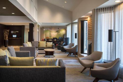 Ruang duduk di Courtyard by Marriott Boston Norwood/Canton