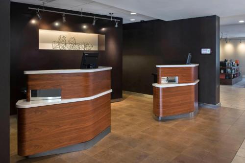 Lobi atau kawasan kaunter penerimaan di Courtyard by Marriott Boston Norwood/Canton