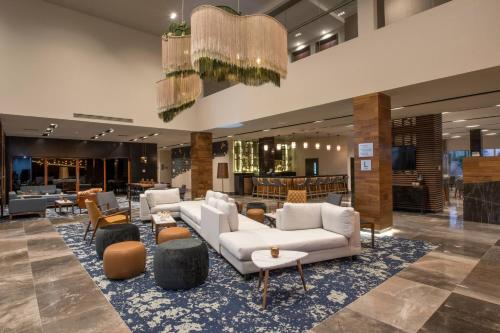 Zona d'estar a Courtyard by Marriott San Luis Potosi, Los Lagos