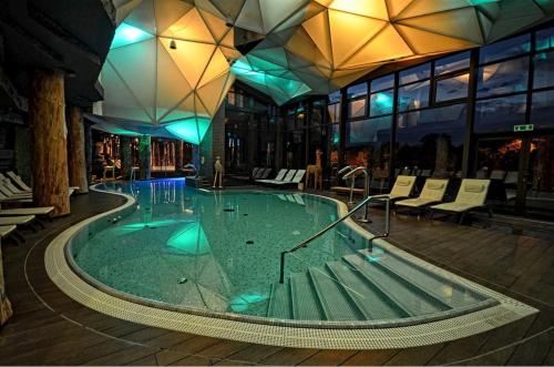 The swimming pool at or close to Hotel Żubrówka Spa & Wellness