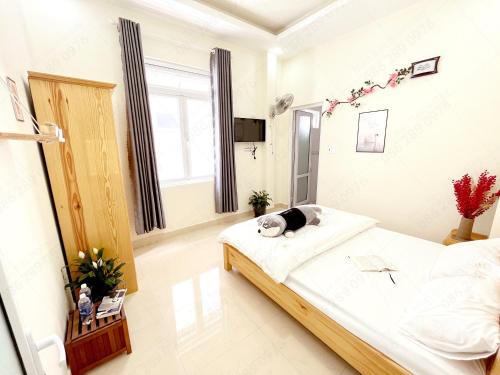 Tempat tidur dalam kamar di Môn Bạc Home