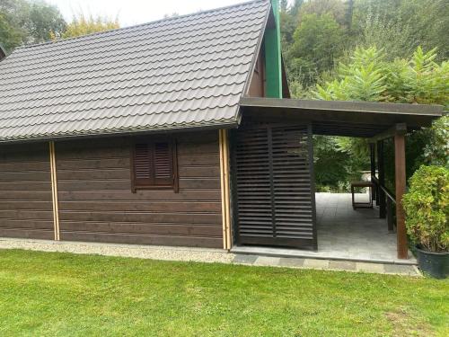 Vonkajšia záhrada v ubytovaní Year round cabin for rent