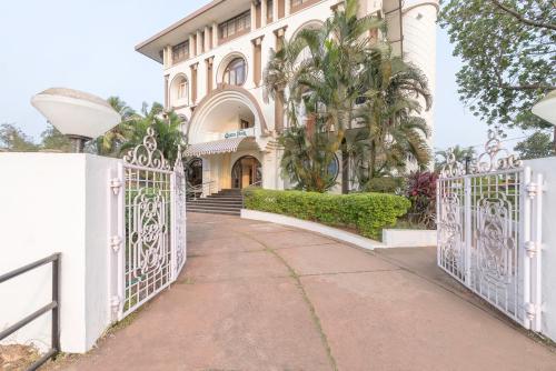 a white gate in front of a building at Treebo Green Park in Mapusa