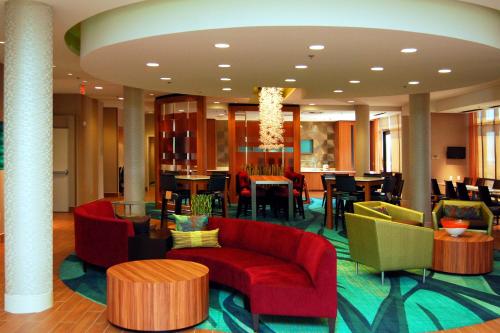 Χώρος καθιστικού στο SpringHill Suites by Marriott Las Vegas North Speedway