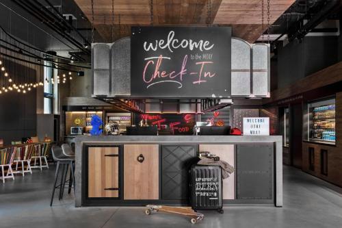 Dapur atau dapur kecil di Moxy Bern Expo