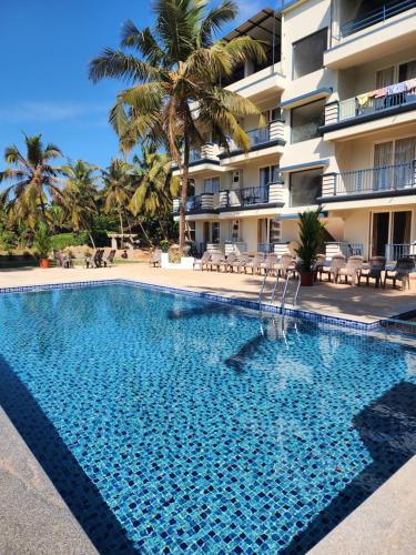 Beach Bliss Apartment Hotel - 8 Minutes walk to the Beach