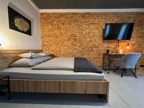 Tempat tidur dalam kamar di Apartamenty Gliwice Staromiejska 65