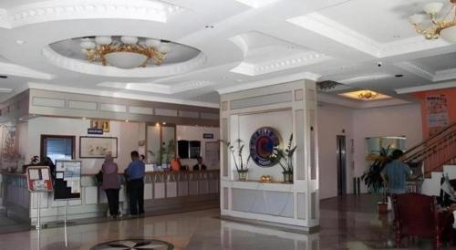 a lobby with people standing in a building at Grand City Hotel in Bandar Seri Begawan