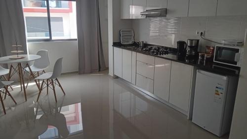 Кухня или кухненски бокс в Apartamentos Beira-Mar