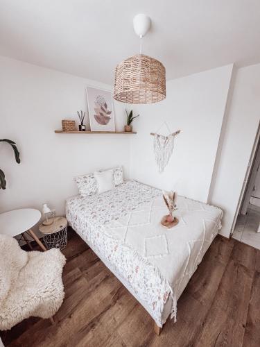 Krevet ili kreveti u jedinici u objektu Koralik - BOHO Apartamenty z BALIĄ w CENIE! Kluszkowce - 1 km od Velo Czorsztyn i CzorsztynSKI