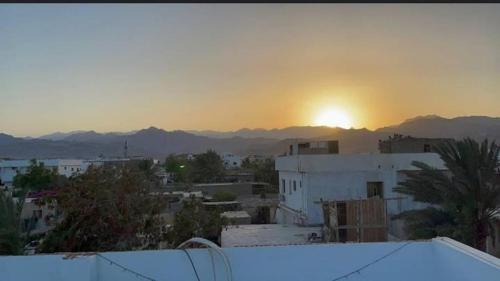 Uma vista da montanha tirada do apartamento 