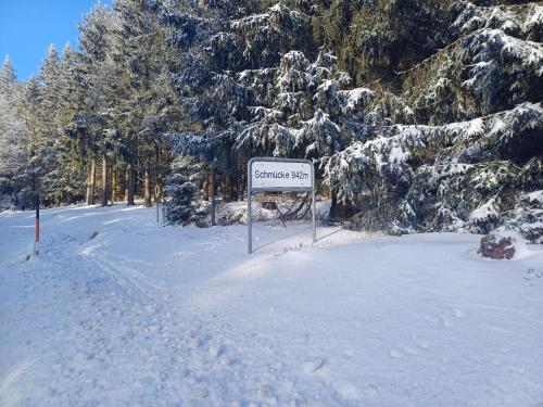 Το FeWo Oberhof - Tiefgarage und Parkplatz inklusive τον χειμώνα