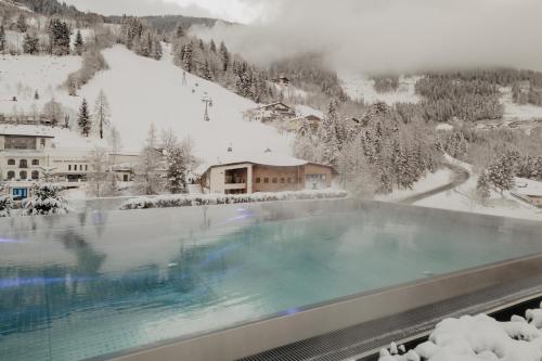 Hotel Berghof - St Johann in Salzburg om vinteren