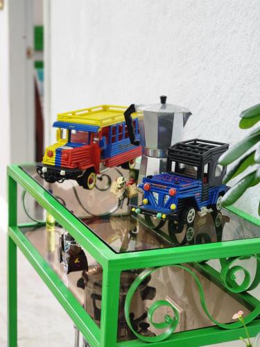 a glass table with two toy trains on it at Hotel Casa Quinta Salento in Salento