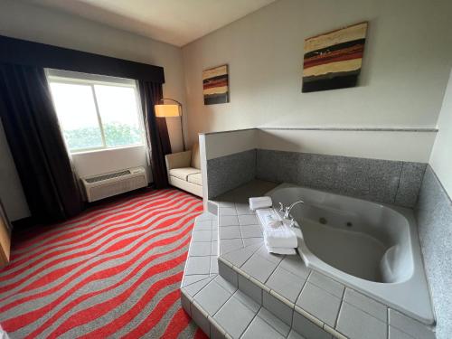 Tempat tidur dalam kamar di Comfort Suites Boise West Meridian