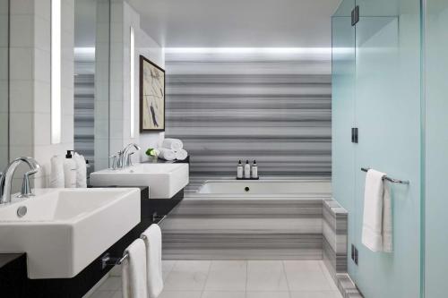 A bathroom at Grand Hyatt Washington