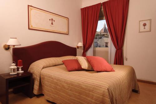 Vuode tai vuoteita majoituspaikassa Hotel Cardinal of Florence - recommended for ages 25 to 55