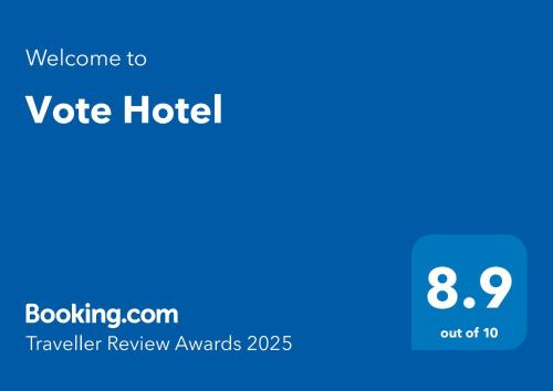 niebieskie tło ze słowami głosować hotel z niebieskim w obiekcie Vote Hotel w mieście Irbil