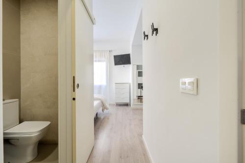 Et badeværelse på BF Rooms Almeria Centro