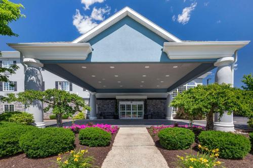 Vrt pred nastanitvijo Comfort Inn & Suites East Greenbush - Albany