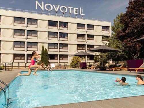 Oaspeți care stau la Novotel Nancy