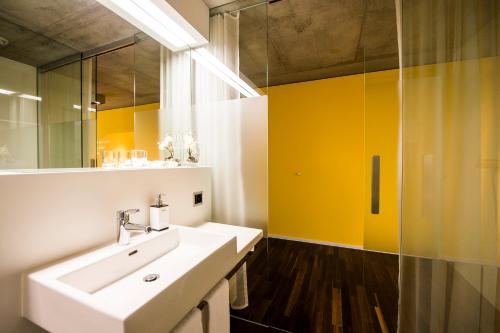 Ένα μπάνιο στο HOTEL APART - Welcoming l Urban Feel l Design