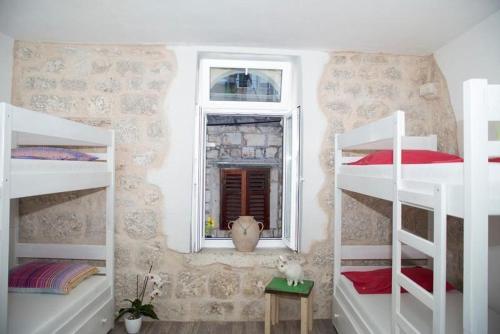 Imagen de la galería de White Rabbit Hostel, en Hvar