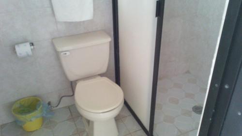 a small bathroom with a toilet and a shower at Hotel Real de Cuautla in Cuautla Morelos