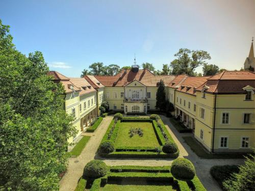 Puutarhaa majoituspaikan Szidónia Castle ulkopuolella