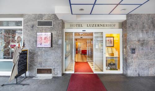 O saguão ou recepção de Hotel Luzernerhof