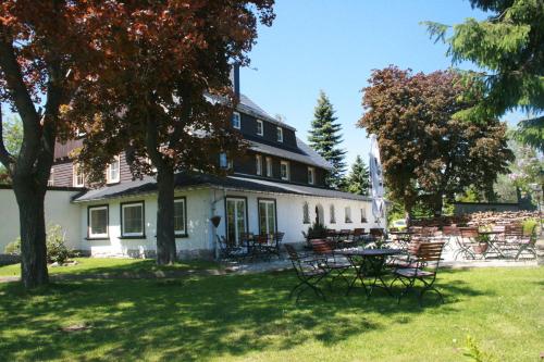 Garður fyrir utan Hotel Zum Kranichsee