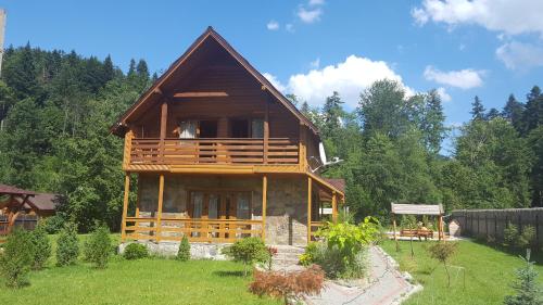 Vrt pred nastanitvijo Guest House in Carpathians