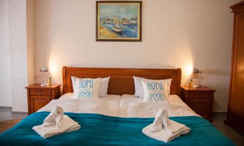 Una cama o camas en una habitación de Hotel Atlantis