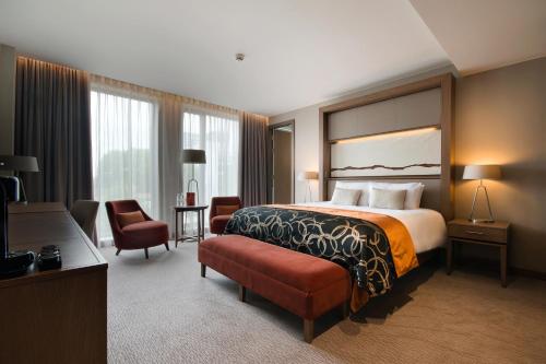 Ліжко або ліжка в номері Clayton Hotel Chiswick