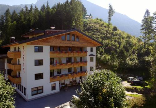 a building on the side of a mountain at Appartements Rofan in Maurach