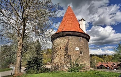 A local landmark close to a vendégházakat