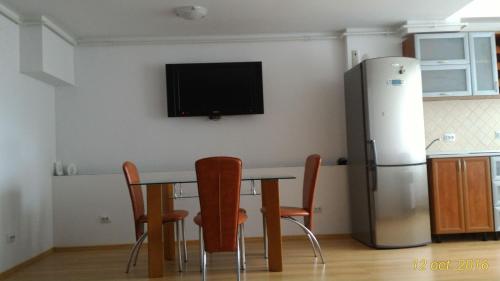 Ett kök eller pentry på Apartament Ana Poiana Brasov