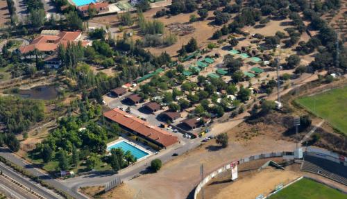 Pemandangan dari udara bagi Hostal - Bungalows Camping Cáceres