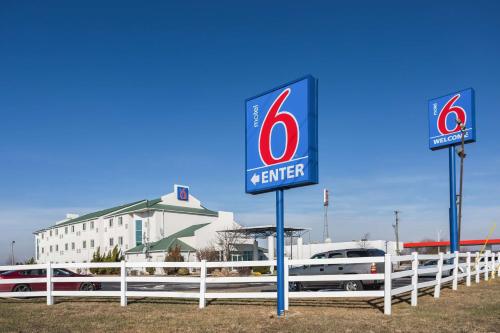 a sign for a klear dealership in front of a building at Motel 6-Dale, IN in Dale