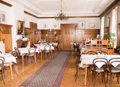 Un restaurant u otro lugar para comer en Hotel Hammer