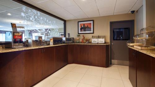 Coffee and tea making facilities at Best Western O'Hare/Elk Grove Hotel