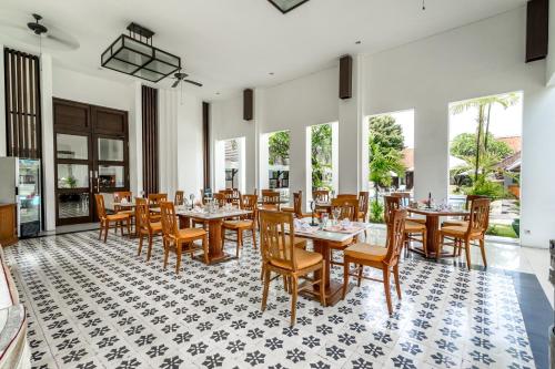 Restoran ili neka druga zalogajnica u objektu Inna Bali Heritage Hotel